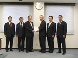 首都圏新都市鉄道(株)へ要望書提出(平成25年11月19日)