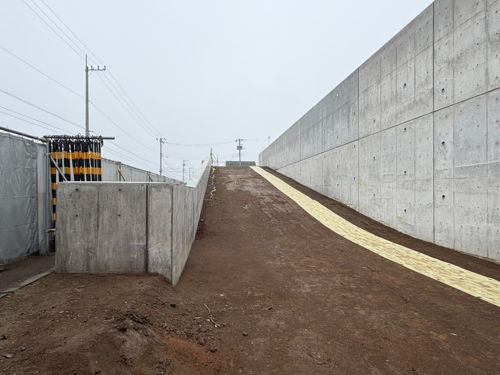 北西擁壁工事（R7.12月）