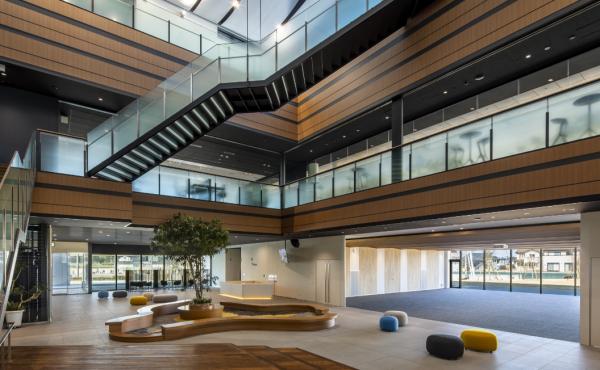 高砂熱学イノベーションセンター（エントランスホール）