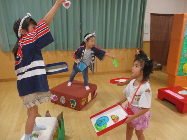 上から落ちてくるすみっこをキャッチしてね🖐