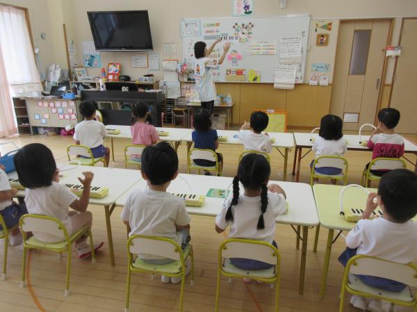 鍵盤ハーモニカ