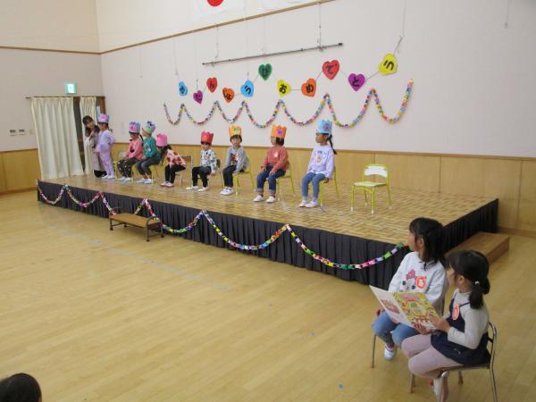 自己紹介と「大きくなったら何になりたいか」の質問にこたえました。