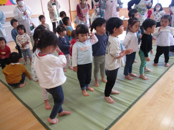 ひよこ組、りす組さんも上手に歌えたよ🎶