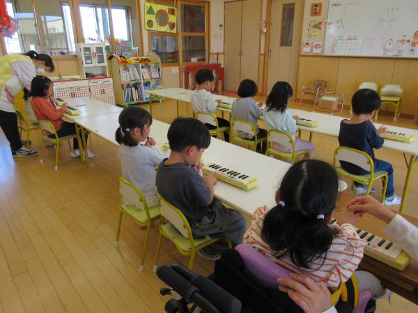 鍵盤ハーモニカ