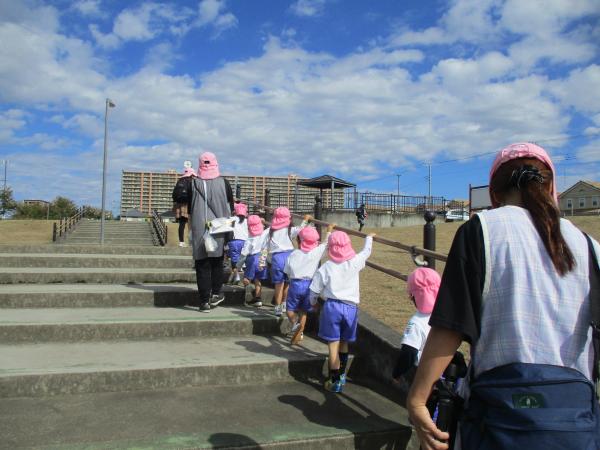 手すりを使って上手に移動✨