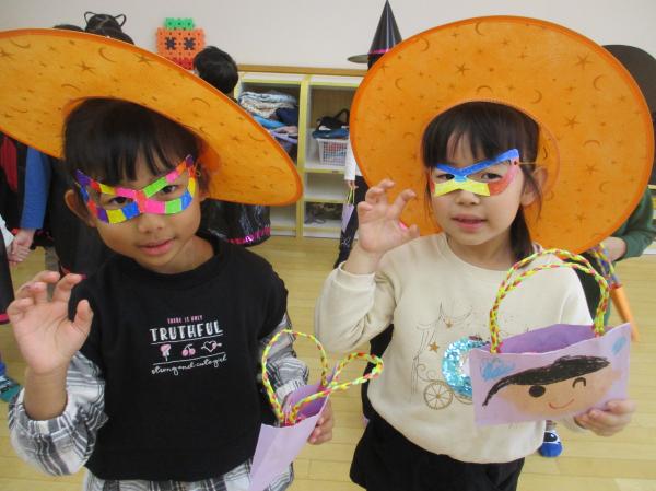 仮面をかぶって変装したよ!