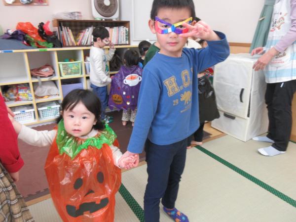 やさしく教えてあげているよ!