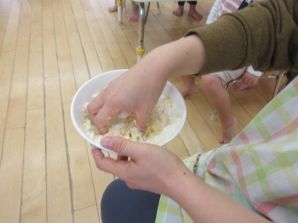 水を入れてこねます🧡