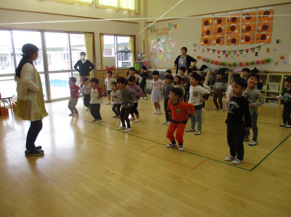 最後は『グーチョキパーでパンプキン🎃』のダンス🎶