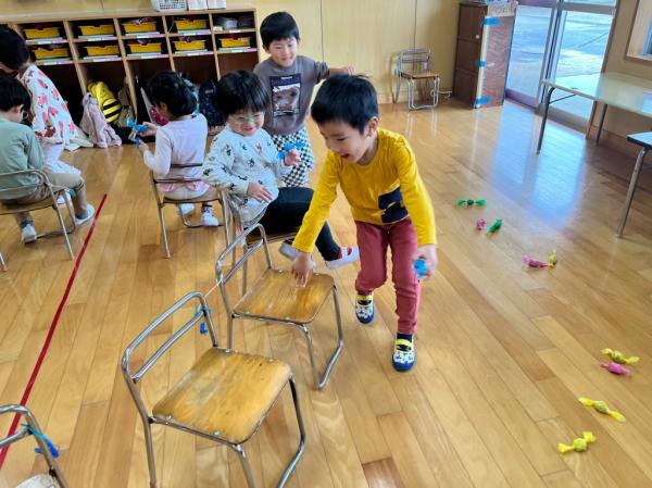 早く座らないと😆!!