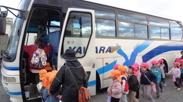 大きなバスにみんな大興奮🚌💨