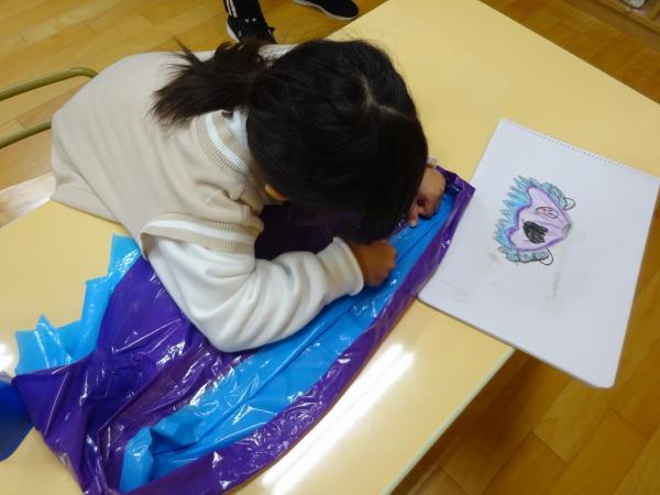 デザインをもとにアイドルの衣装作り♡