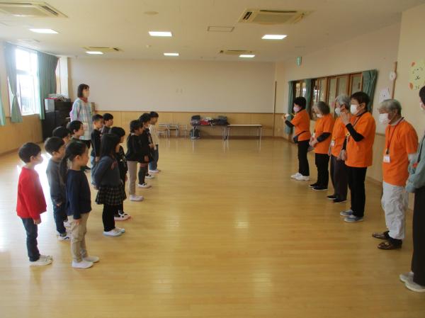 みんなでご挨拶をしてから始めるよ!