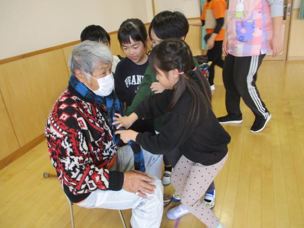 寒いので、洋服を着せてあげたよ!