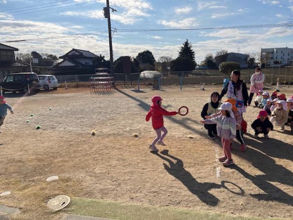 体操の後、うさぎ組とぱんだ組はリレー🎽