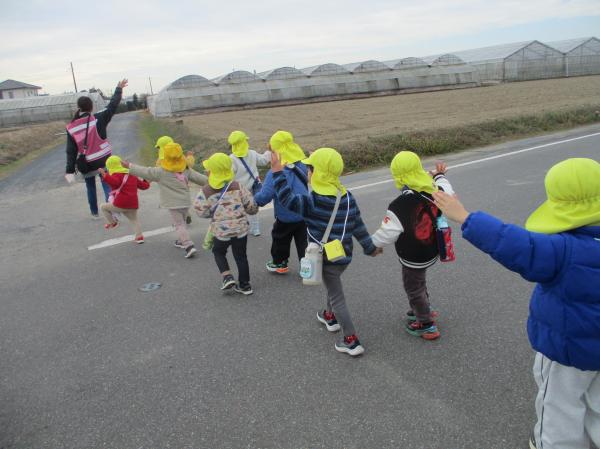 トマトハウスの方まで歩いたよ✌