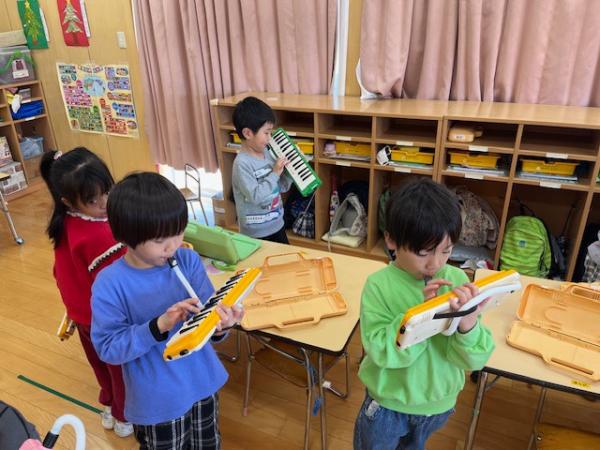 各クラスに演奏を聴いてもらったね♬