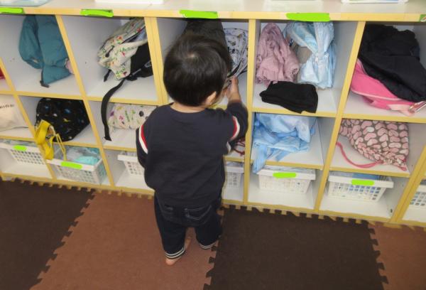 プレゼントはどこだろう・・・ここにあるかな〜?