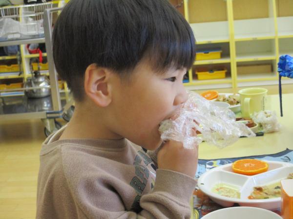 もぐもぐ・・🍙