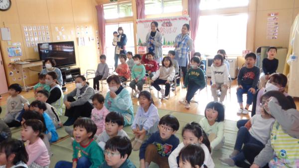 応援団も全力です。「うんとこしょ!どっこいしょ!」