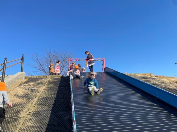 大きいすべり台楽しい♬