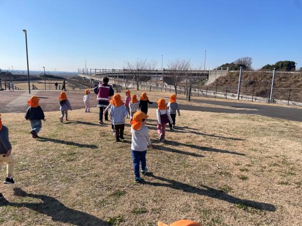 みんなで公園内をお散歩✨