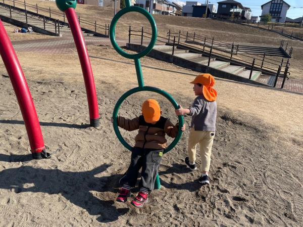 お友達と一緒に遊ぶと楽しいね🌈