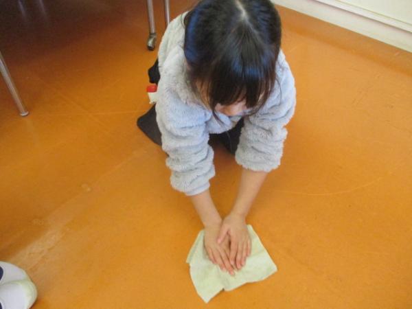 床の汚れもきれいにしたよ✨