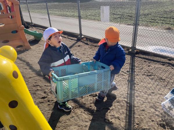 倉庫にしまうのも僕たちがやるぞ!!