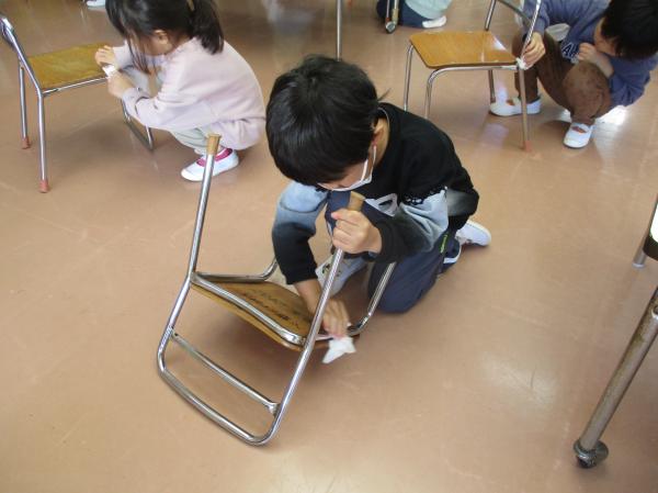 椅子もピカピカに😆