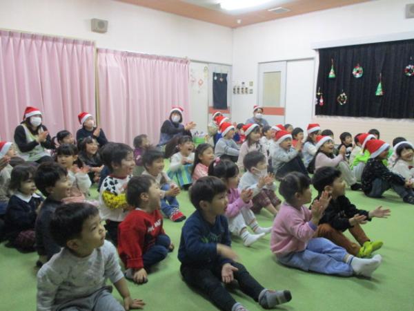 愉快なサンタさんにみんなニコニコ😄💓