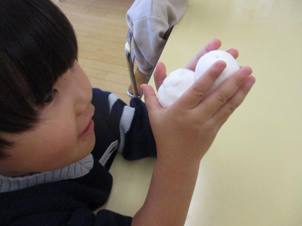 くっつけたら、雪だるまみたい☃