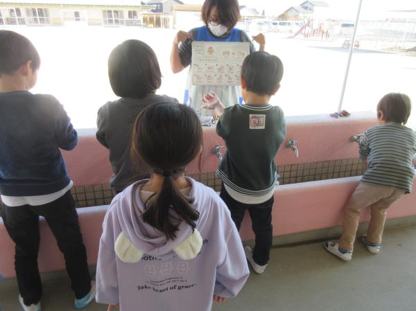 みんなで手を洗ってみよう!