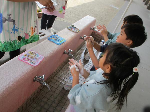 養護教諭による手洗い指導を行いました!