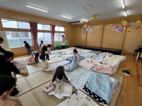 うさぎ組の布団も敷きます✨