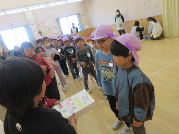 手作りカルタをプレゼントしてくれました✨