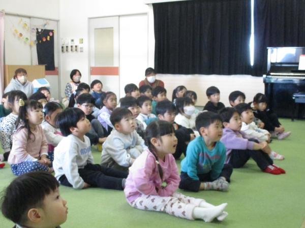 節分の話を、しっかり聞く子どもたち・・💓