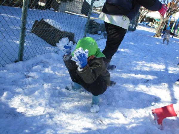 ぼくに雪を当てたのだれ❓(笑)