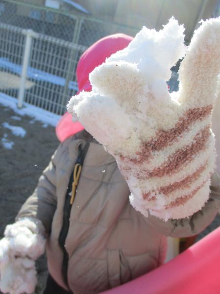 「おててにくっついちゃった😆」