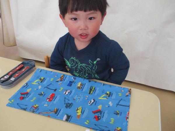 準備OK!給食来るかな🎵