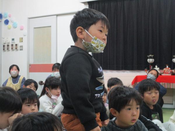 クイズに答えたいけれど、ちょっと緊張しちゃう❢