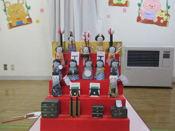 お家でも、ひなあられ食べるのかな?