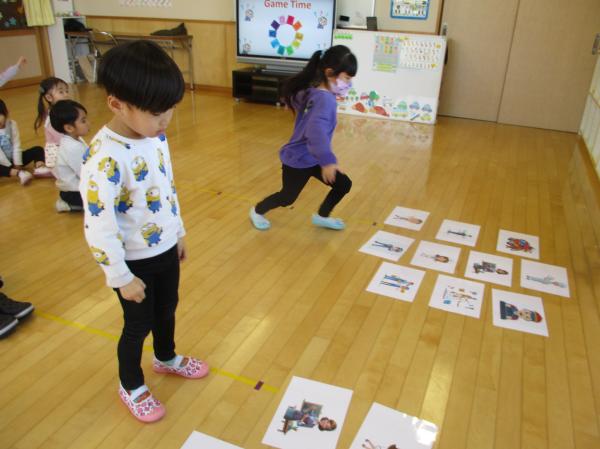 英語を聞いて見つけられるかな?