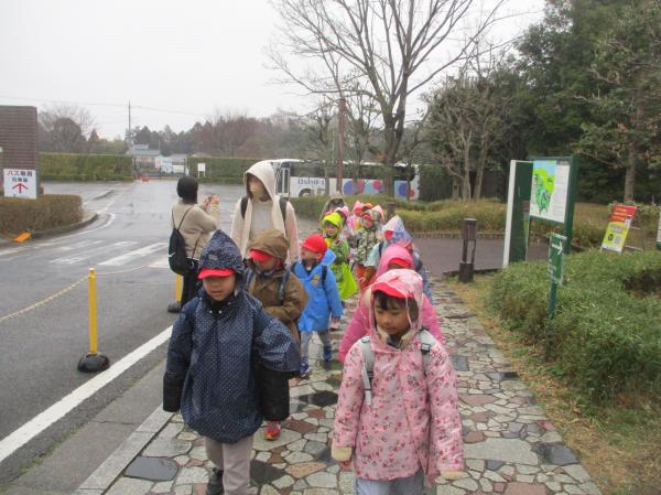 着いたときには雨具を着て入口まで移動したよ!