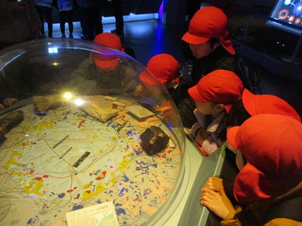 色んなものに興味津々の子どもたち!