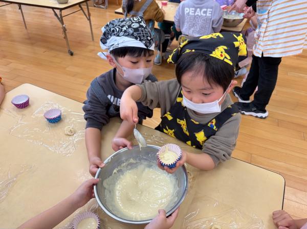 こぼさないように・・・。上手にできたね😆✨