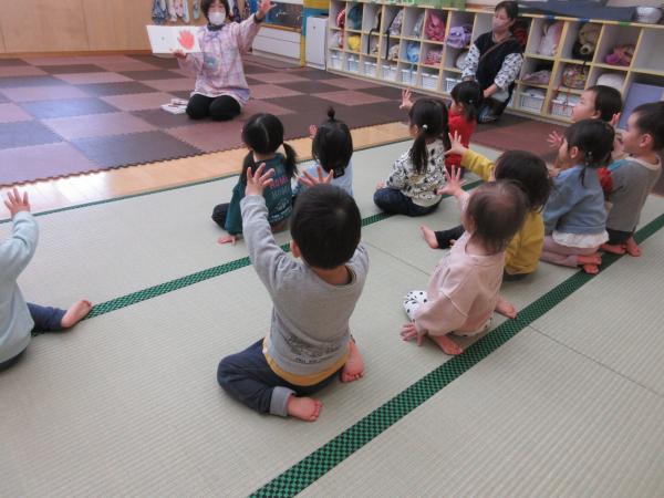 だるまさんの「て」