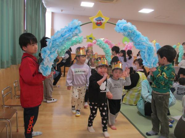 お誕生児入場!