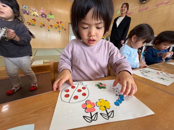 お花にもシール貼ったの💐