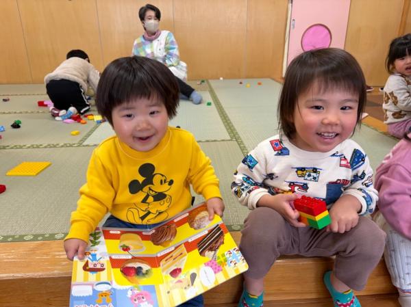 (おまけ)絵本もブロック遊びも楽しいよ😁😁